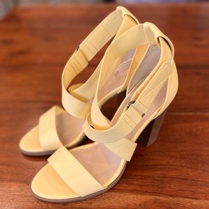 Simply Vera Wang Braestar sandal